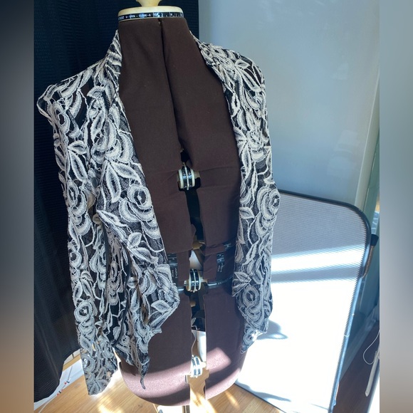 I.N.C. International Concepts, Heavy lace unlined jacket size small - Picture 3 of 11